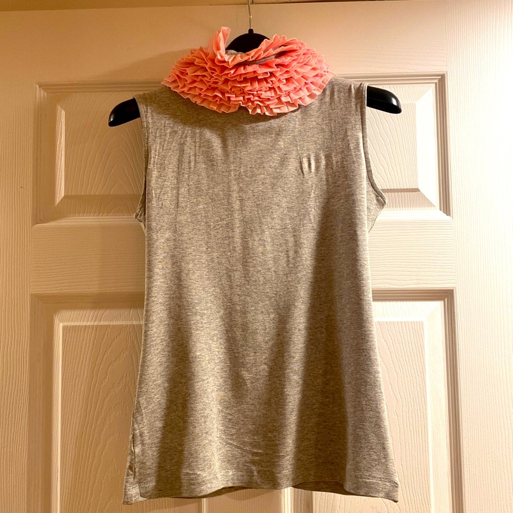 Excellent condition.  Cotton top with detailed pink ruffles around neck
